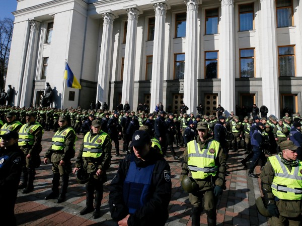 Руски вестници коментират вчерашните действия на украински спецполицаи срещу протестиращите