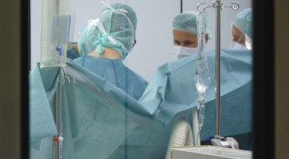Детските хирурзи от болница Пирогов отстраниха 30 сантиметров тумор тежък 5