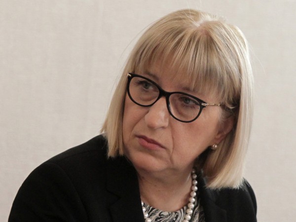 Министърът на правосъдието Цецка Цачева поиска от депутатите в правната