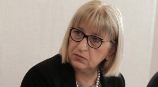 Министърът на правосъдието Цецка Цачева поиска от депутатите в правната