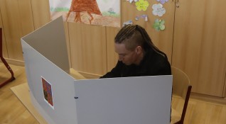 В Чехия днес продължава двудневното гласуване на парламентарните избори които