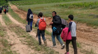 Група от 13 нелегални мигранти от Ирак са били открити