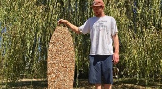 Калифорнийски сърфист спечели състезание за рециклирани дъски за сърф след