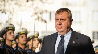 Мнозинството в парламента отхвърли искането на левицата военният министър Красимир