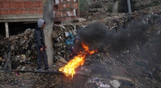 От адска миризма се оплакват жителите на ромската махала Максуда