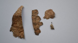 Части от изящен сребърен венец бяха открити в надгробна могила