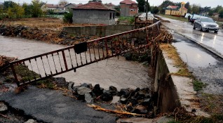 Щетите от наводнението в Бургаско по първоначални изчисления се оценяват