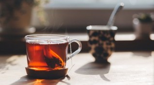 Родината на ароматния черен чай е Китай Оттам неговият път