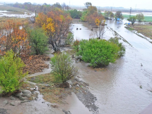 След наводненията в Бургаско разрушенията са огромни, но ще се