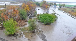 След наводненията в Бургаско разрушенията са огромни но ще се