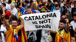 Испанският министър председател Мариано Рахой призова днес за спокойствие след като