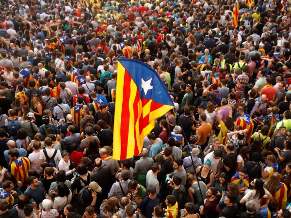 Испания преживява двоен политически трус - каталунският парламент гласува за