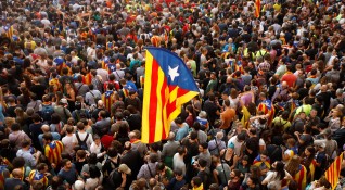Испания преживява двоен политически трус каталунският парламент гласува за