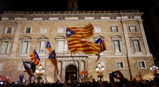 Вчера Каталуния обяви независимост а Мадрид отмени временно автономията й