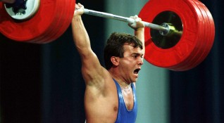Трикратният олимпийски шампион по вдигане на тежести Наим Сюлейманоглу е