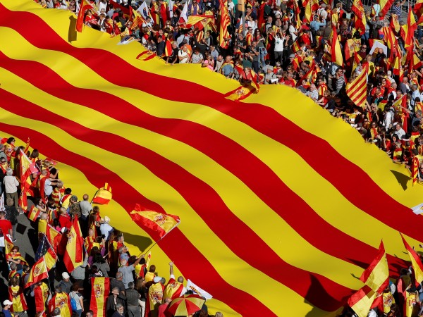 Десетки хиляди излязоха по улиците на Барселона, за да подкрепят