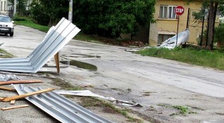 Силният вятър който премина през община Враца през последното денонощие