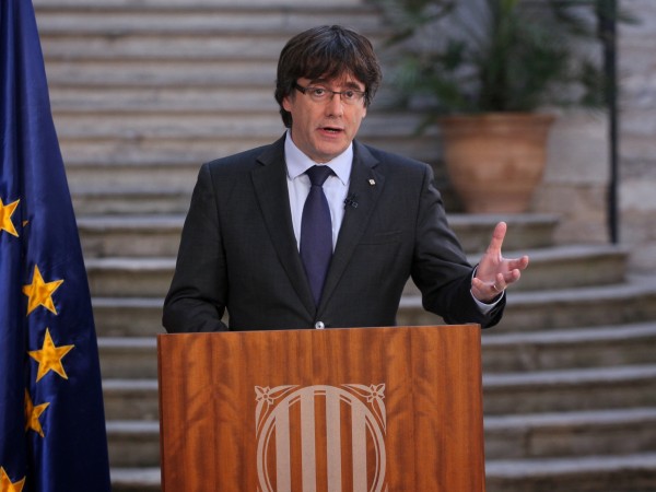 Белгийският адвокат Пол Бекар съобщи, че уволненият каталунски лидер Карлес