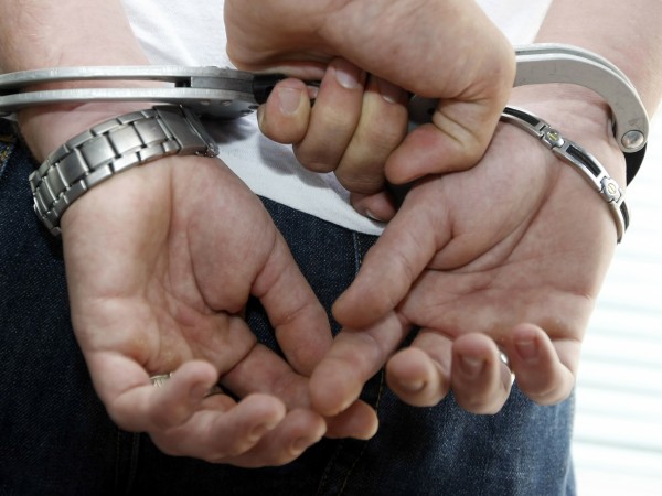 Радомирски полицаи са задържали мъж за сводничество, съобщиха от полицията