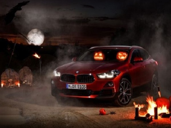 Германският производител BMW също отбеляза днешния Хелоуин, като в случая